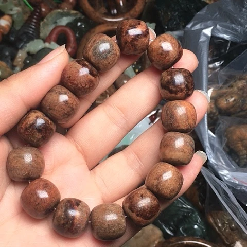 岫岩老玉（透闪石质玉）未镶嵌颈饰