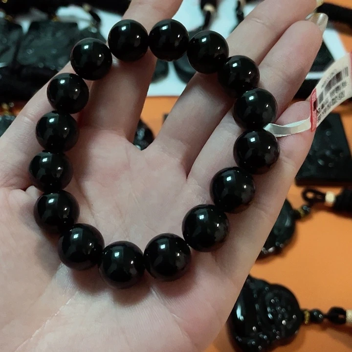 翡翠颈饰未镶嵌枫*