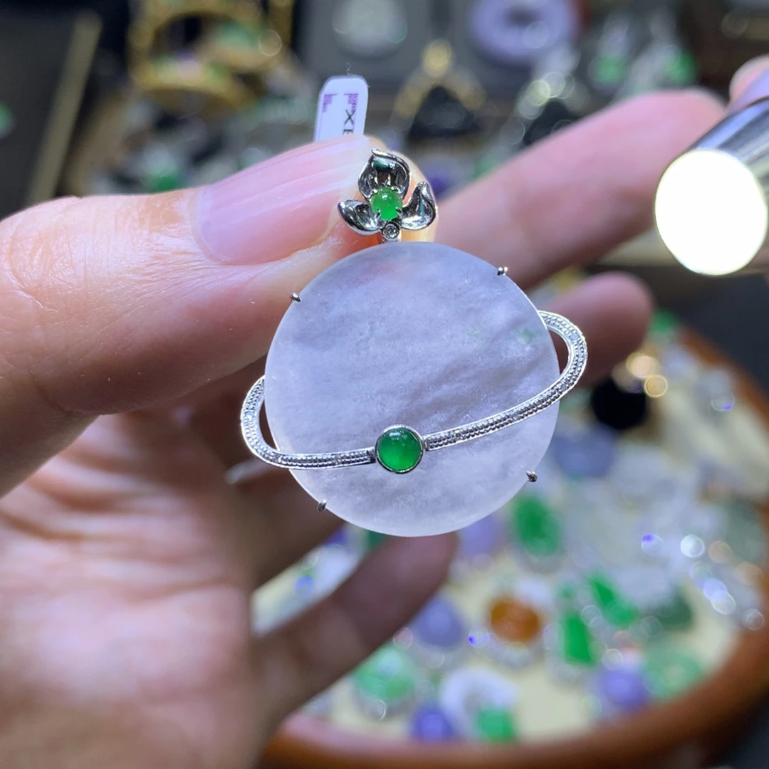 翡翠18K金镶嵌颈饰