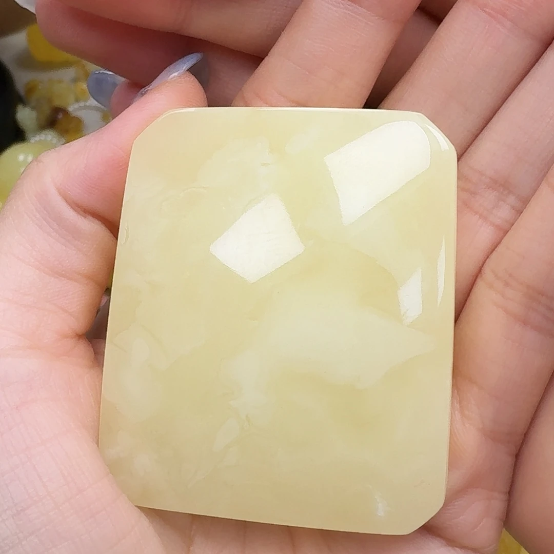 琥珀未镶嵌珠宝奇石吊坠