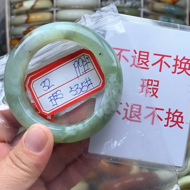 未镶嵌蛇纹石玉颈饰