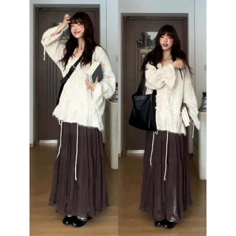 MARIE.COCO慵懒风喇叭袖V领系带软糯针织毛衣女秋冬新款大摆长裙