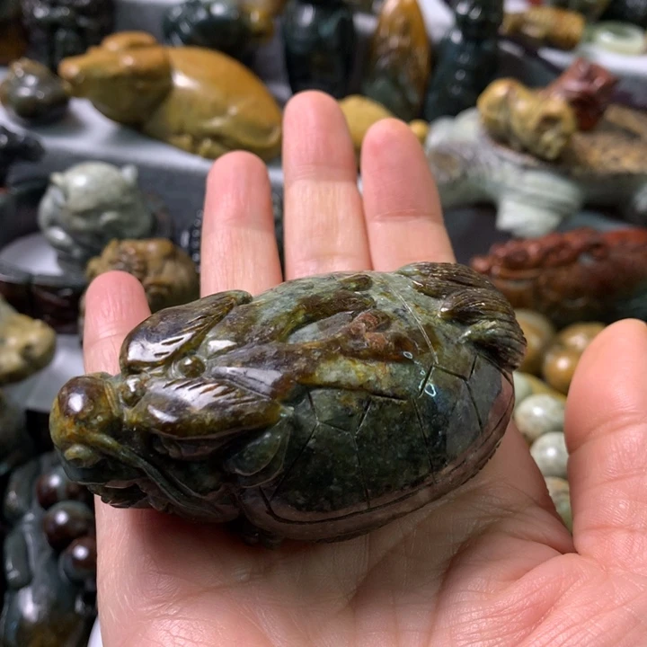 未镶嵌岫岩河磨玉（透闪石质玉）把件