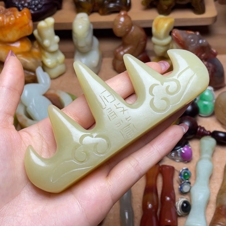 未***我蛇纹石玉未镶嵌颈饰