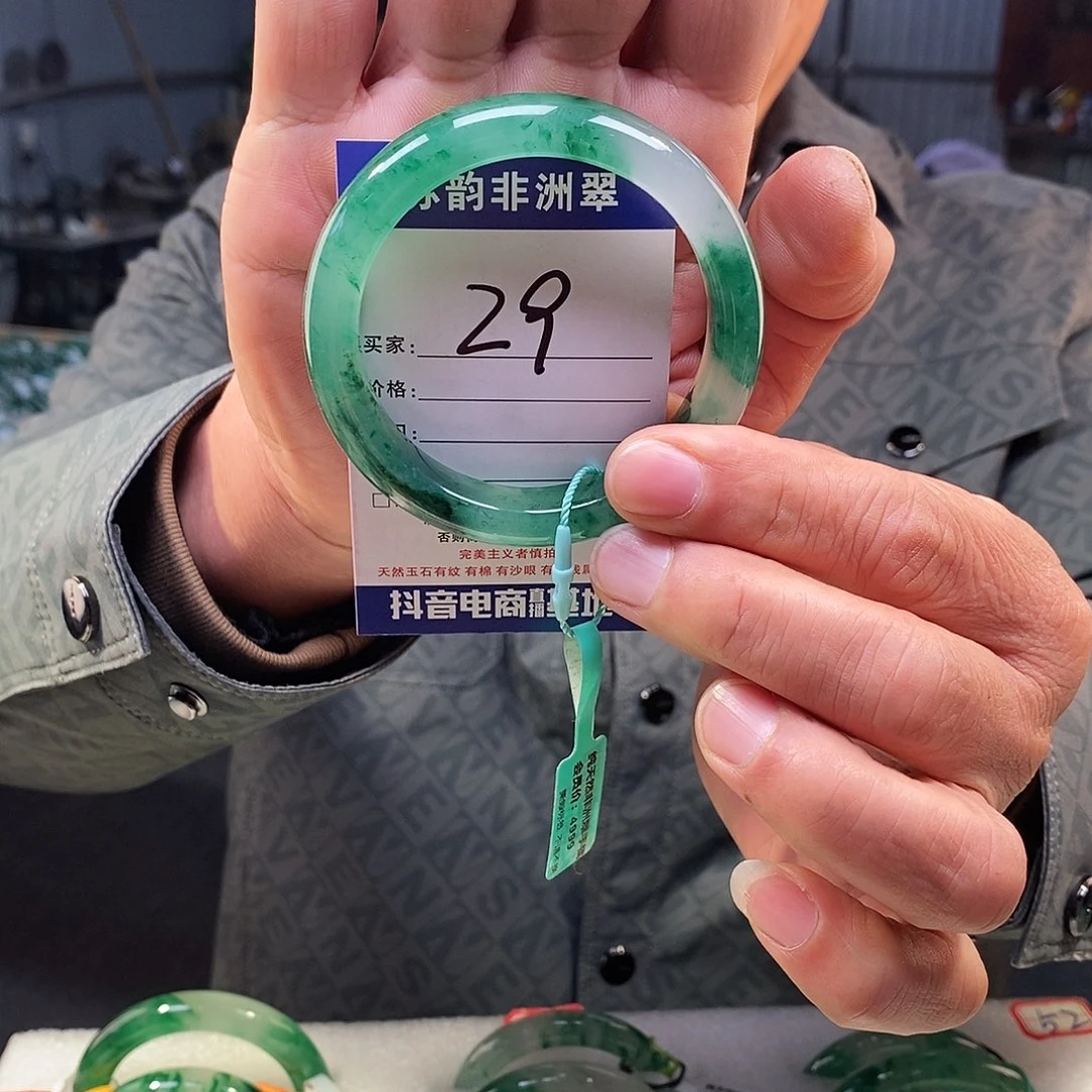 石英质玉（非洲翠）未镶嵌手镯