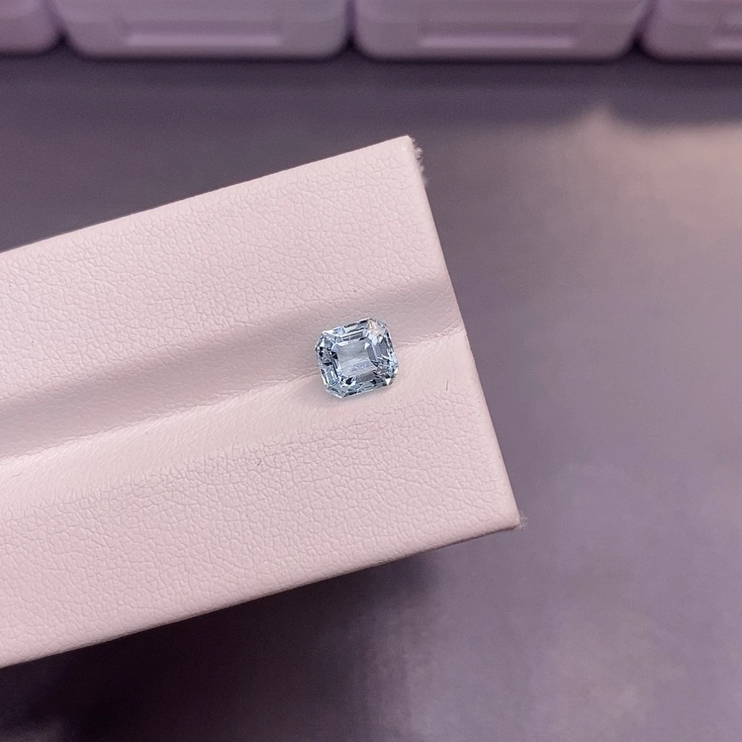 裸石海蓝宝石0.99克拉