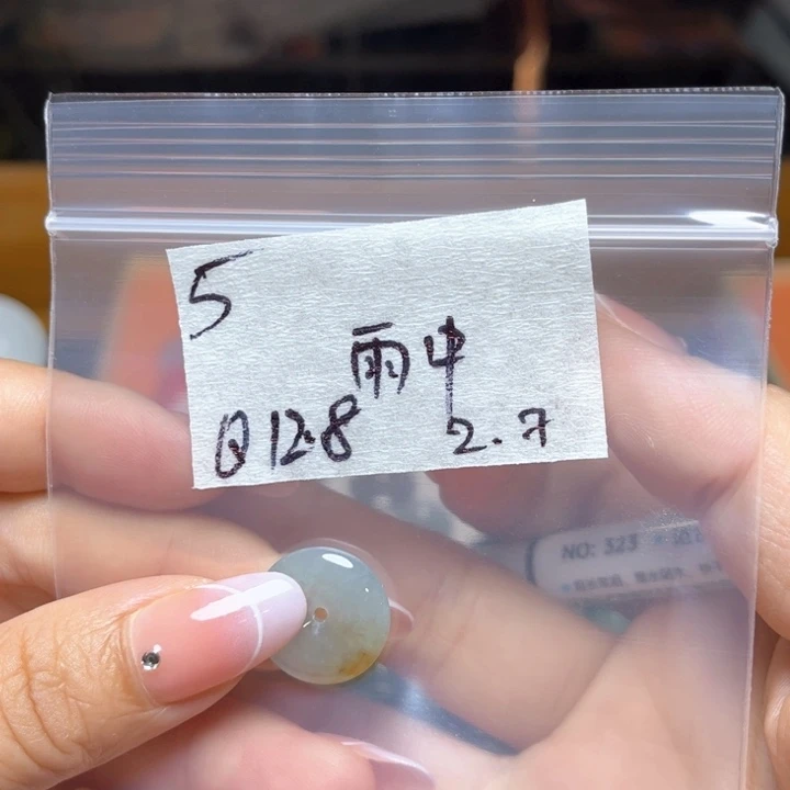 定制翡翠未镶嵌雨***下不