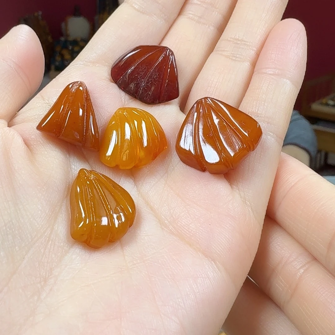 蜜蜡未镶嵌颈饰吊坠一组