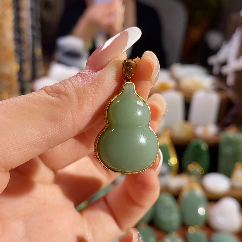 【闪购商品】吊坠(赠链)18K金镶嵌和田玉