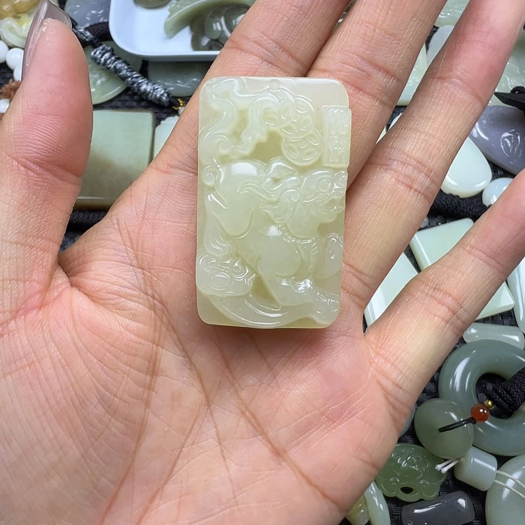 和田玉未镶嵌颈饰卡43.9