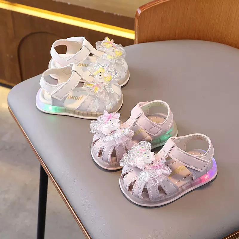亮灯宝宝学步鞋婴儿凉鞋软底2女童0小公主防滑1到3岁儿童鞋子夏季