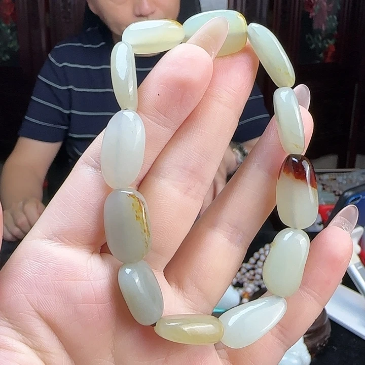 和田玉未镶嵌颈饰定制发货