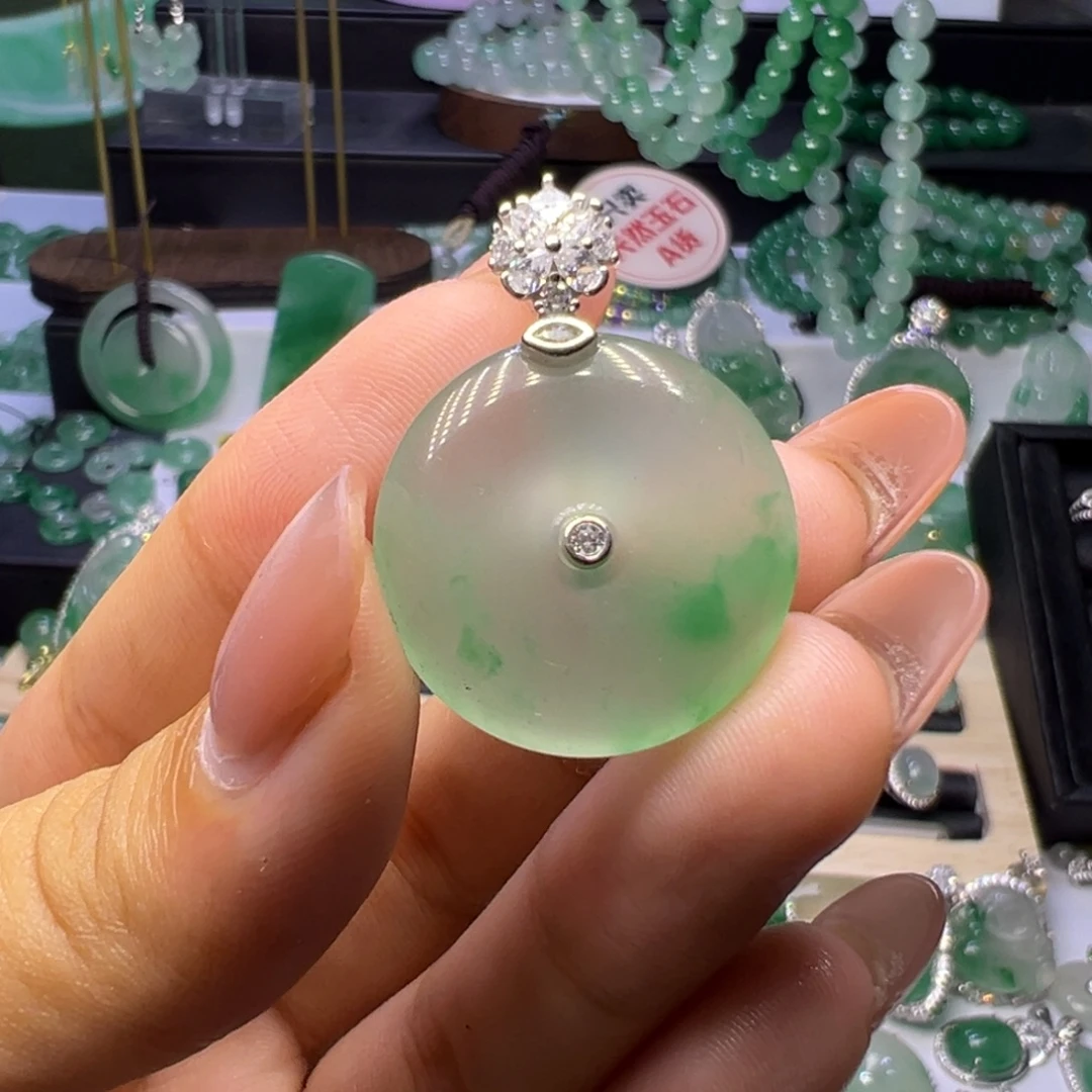 石英质玉（非洲翠）未镶嵌颈饰