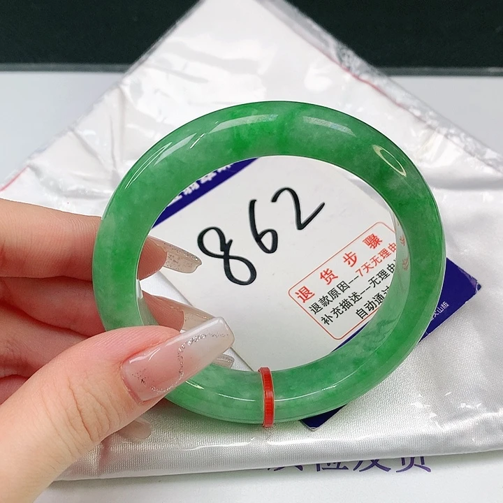 翡翠手镯未镶嵌翡翠手镯