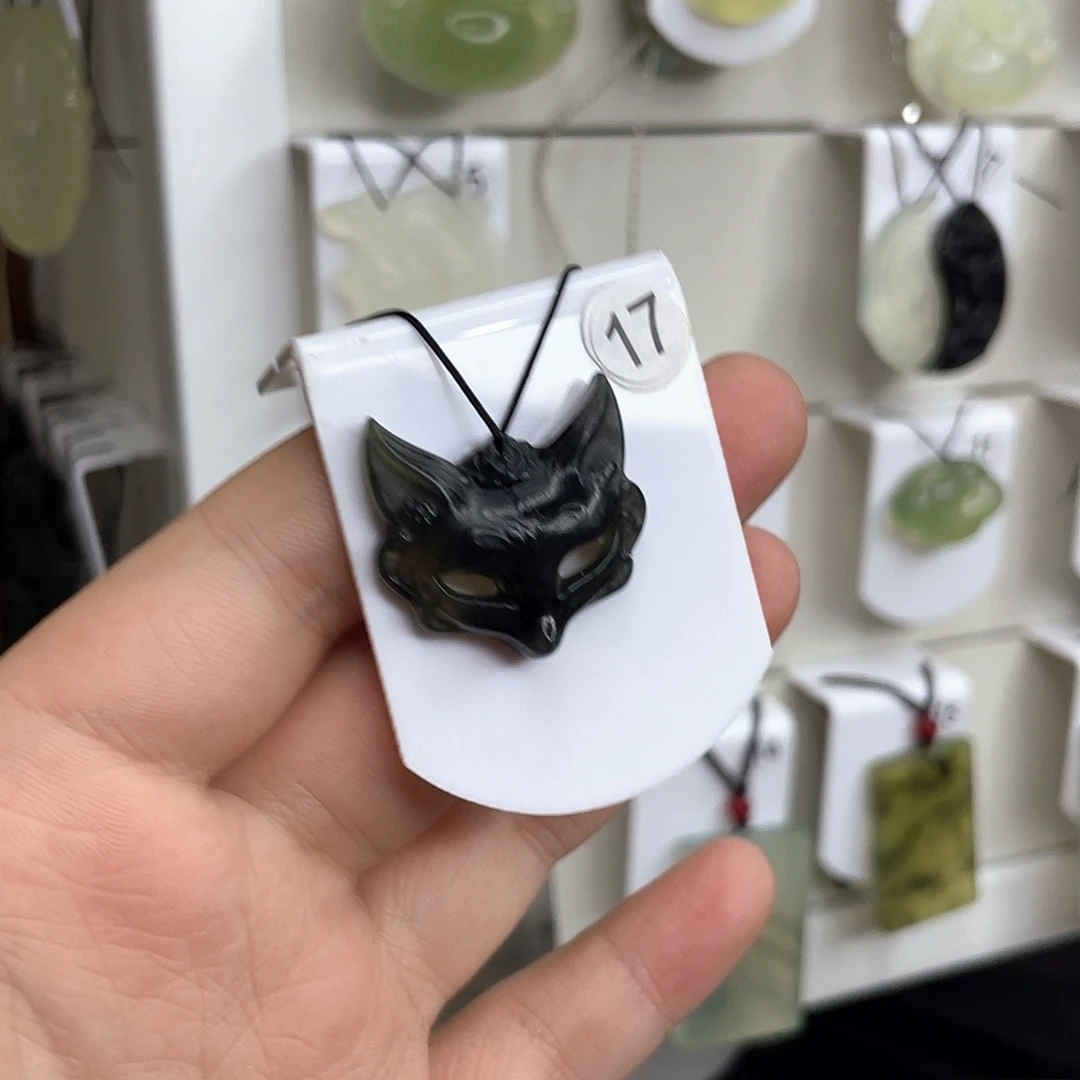 老***狸未镶嵌岫玉颈饰狐狸
