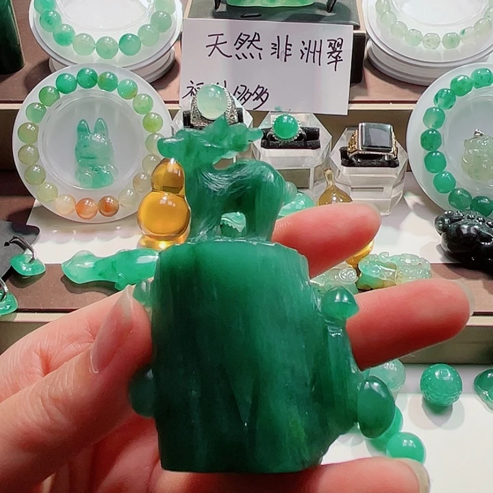 石英质玉未镶嵌摆件