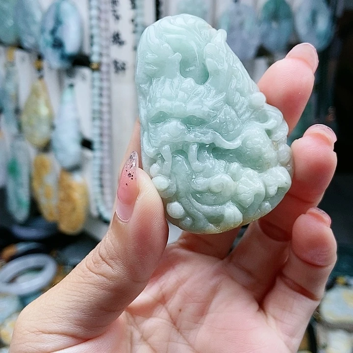 颈饰足铂镶嵌翡翠翡翠