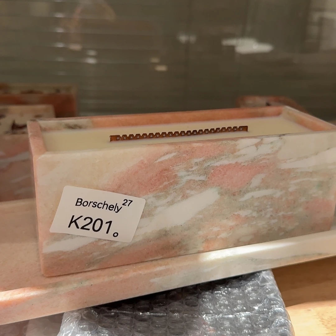 ****K201.          不缺爱。