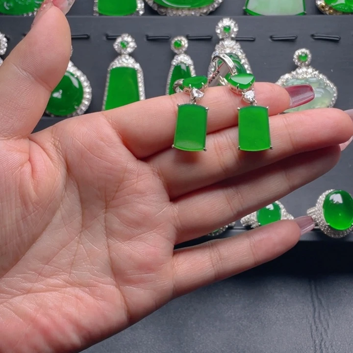 翡翠耳饰未镶嵌翡翠耳饰