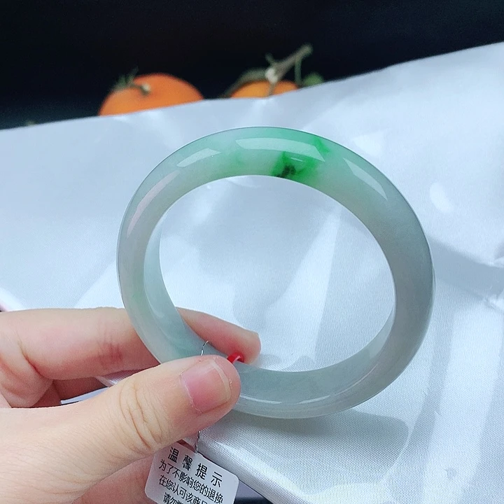 翡翠手镯未镶嵌53圈