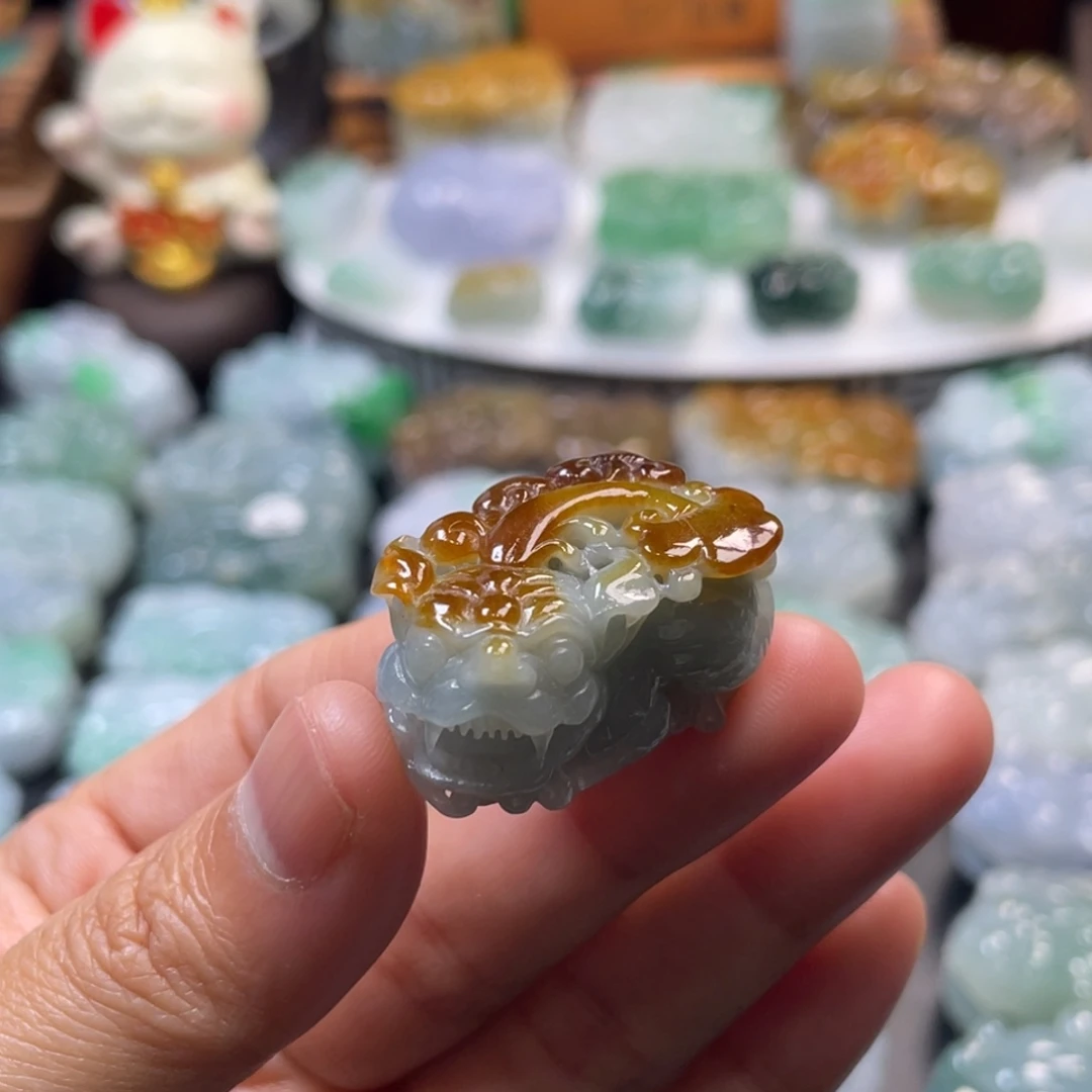 翡翠未镶嵌颈饰貔貅