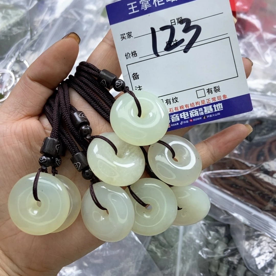 岫玉吊坠吊坠未镶嵌多样性，发一个