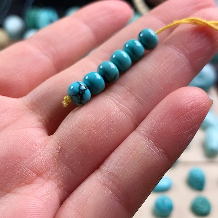 ****子绿松石未镶嵌颈饰