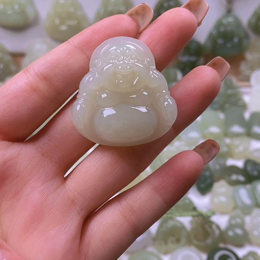 章***子和田玉未镶嵌颈饰