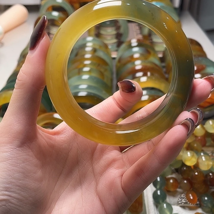 清***秋蛇纹石玉未镶嵌手镯