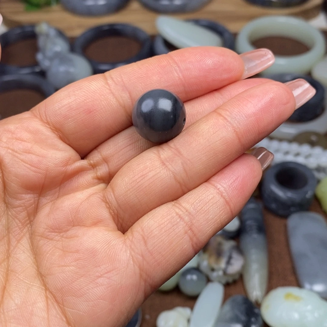 朱***锋和田玉未镶嵌颈饰