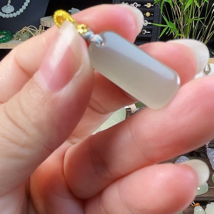 悲***狗颈饰未镶嵌和田玉