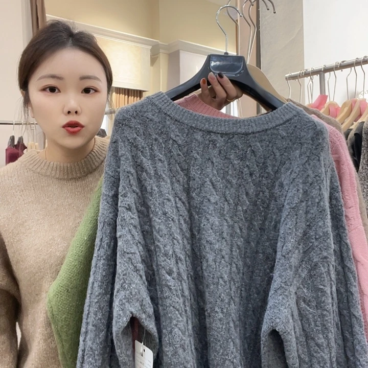 麻花灰色套头针织毛衣