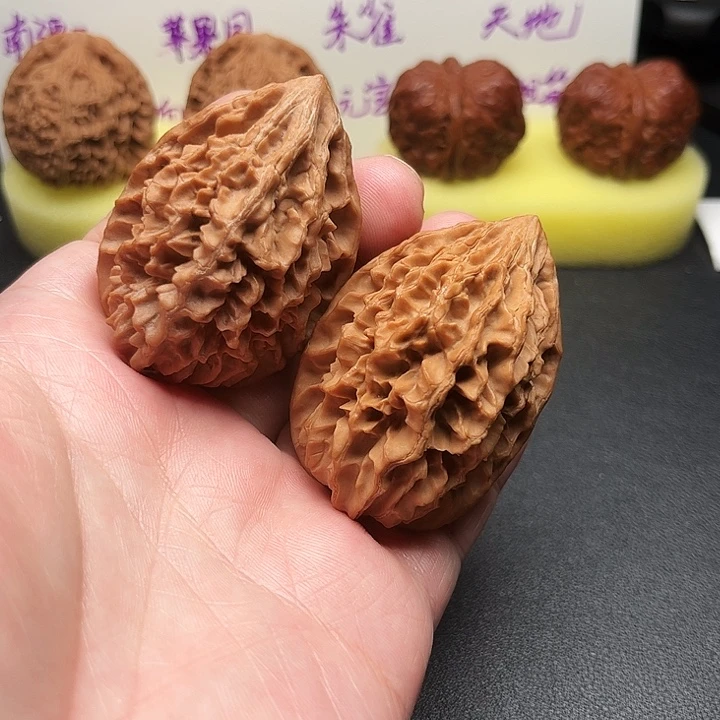 文玩核桃吊坠九层妖塔