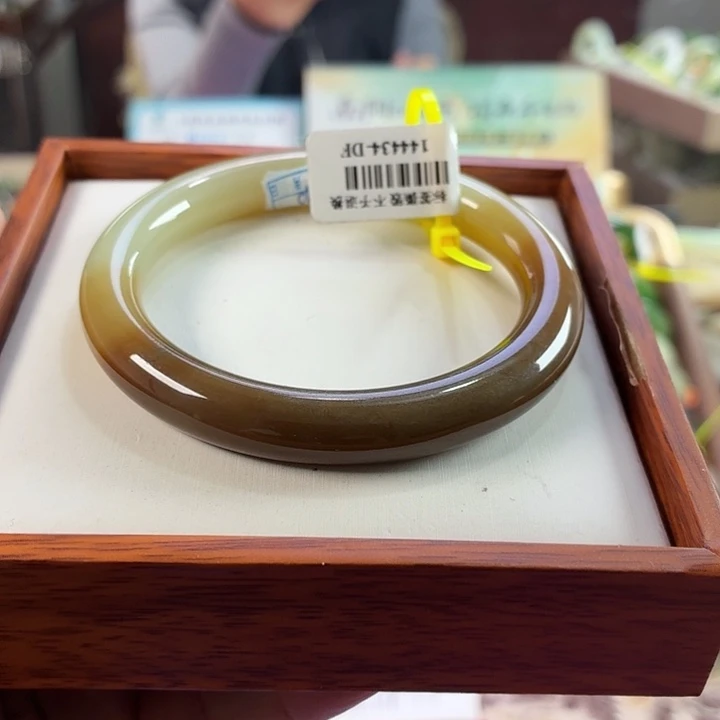 和田玉未镶嵌手镯46 圈口57