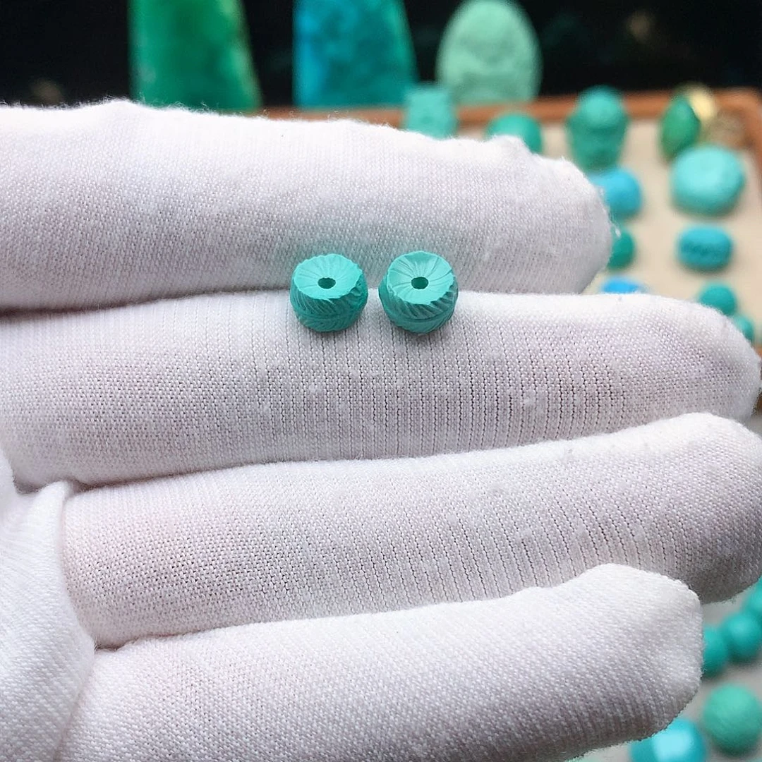 湖北原矿7.7mm羽毛扣一对