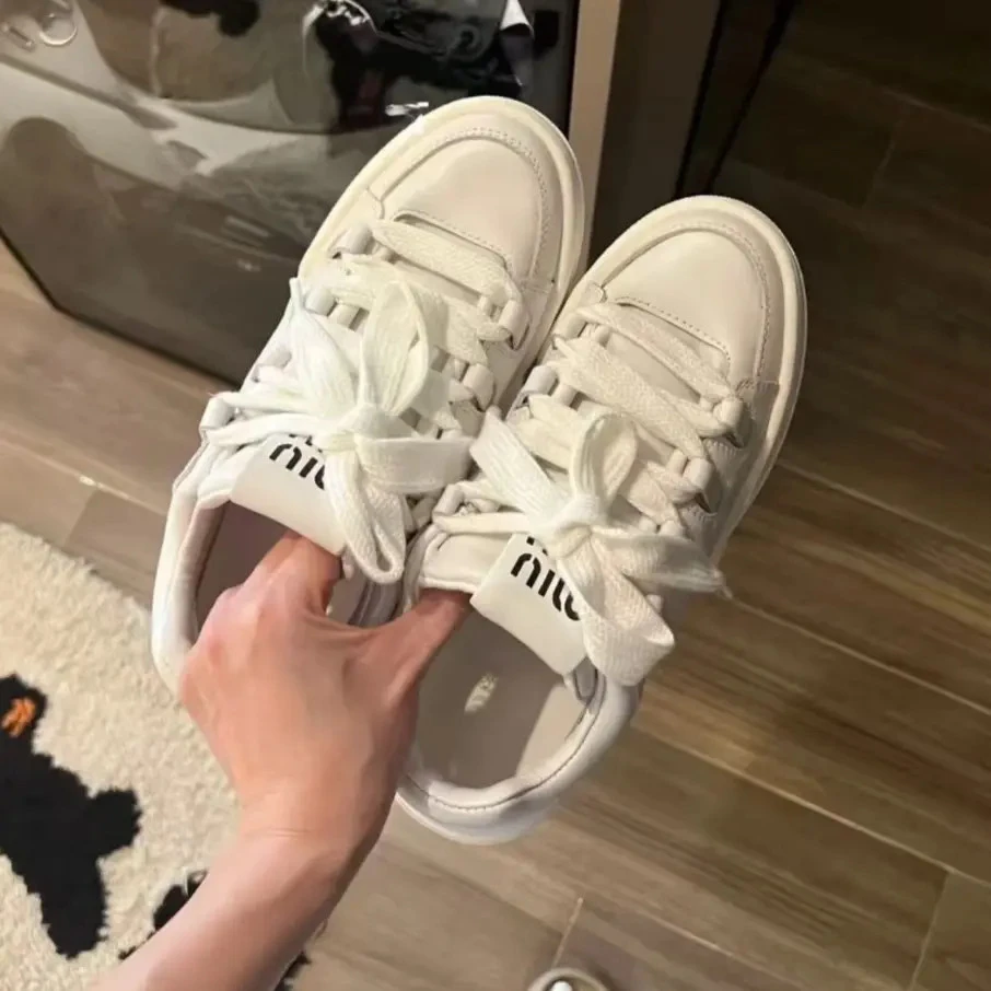 MIUMIU 皮革简约系带低帮时尚板鞋女鞋小白鞋