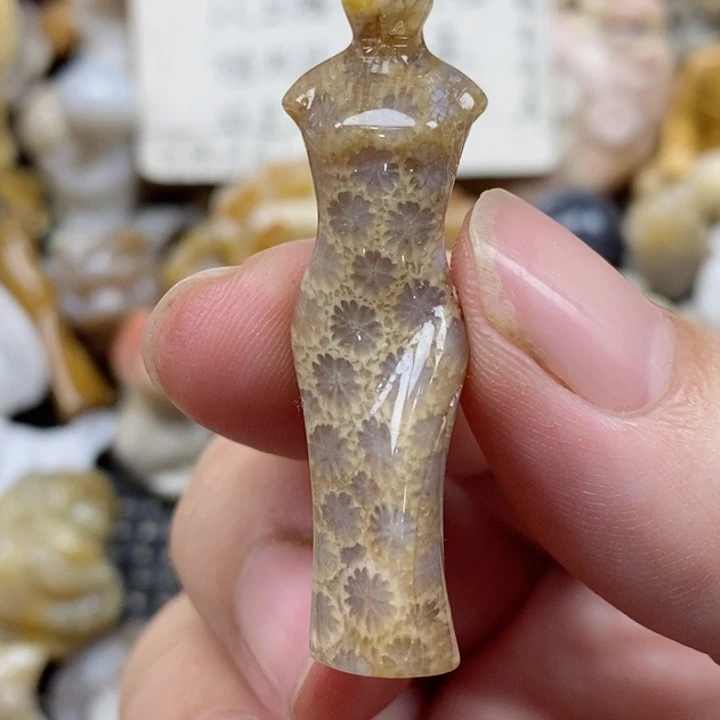 颈饰未镶嵌硅化珊瑚（珊瑚玉）