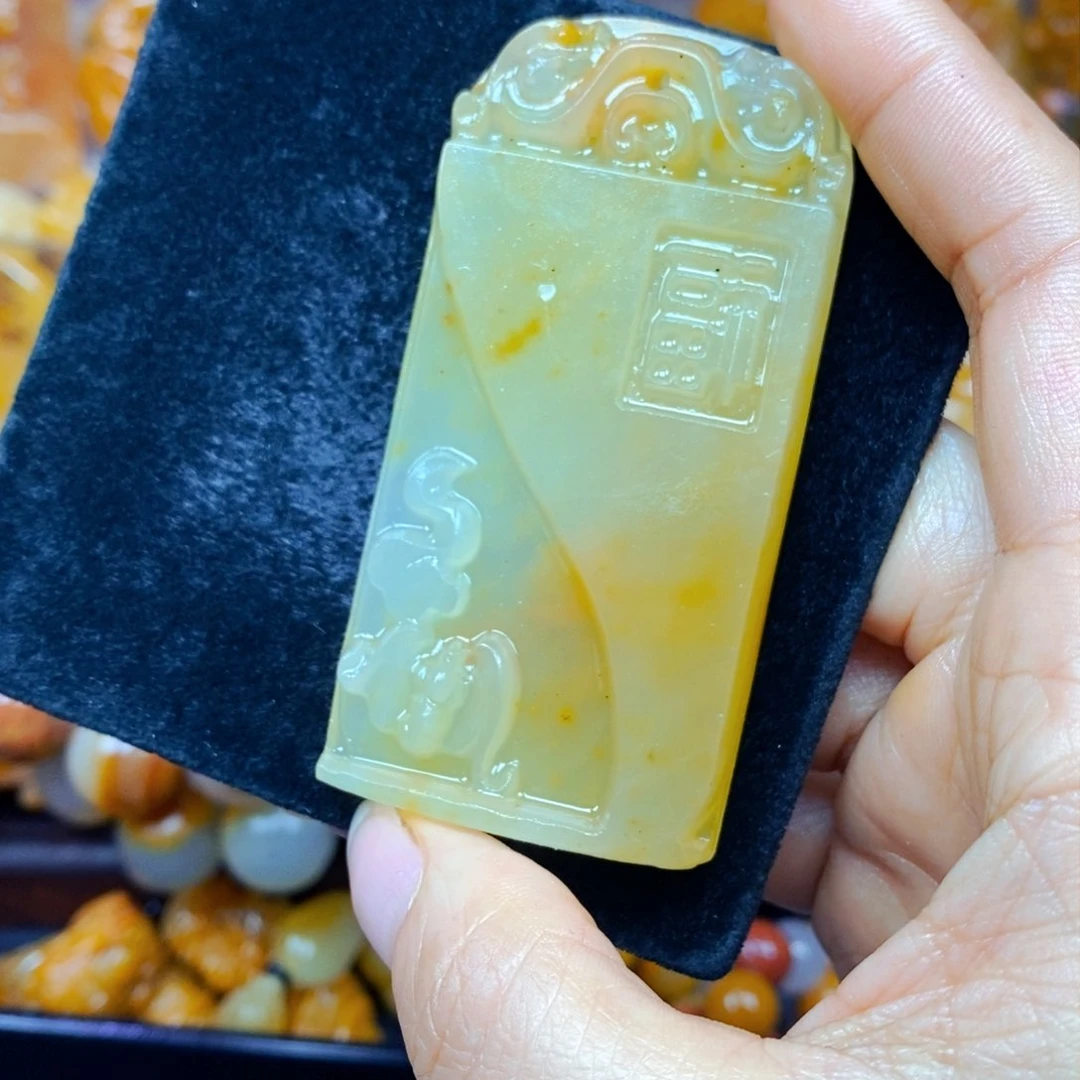 未镶嵌石英质玉（黄龙玉）吊坠(不含链)