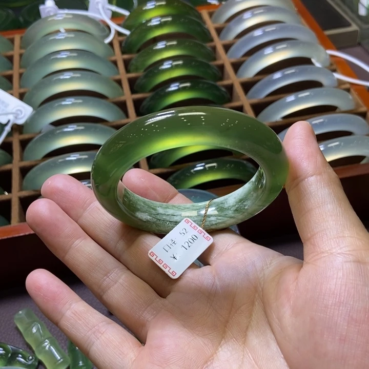 蛇纹石玉未镶嵌手镯52