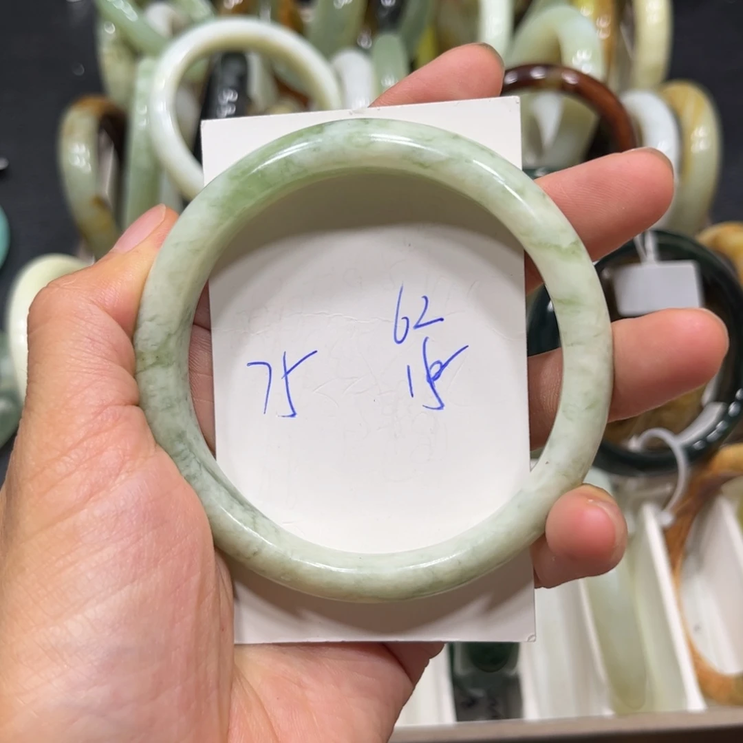 东陵石手镯未镶嵌