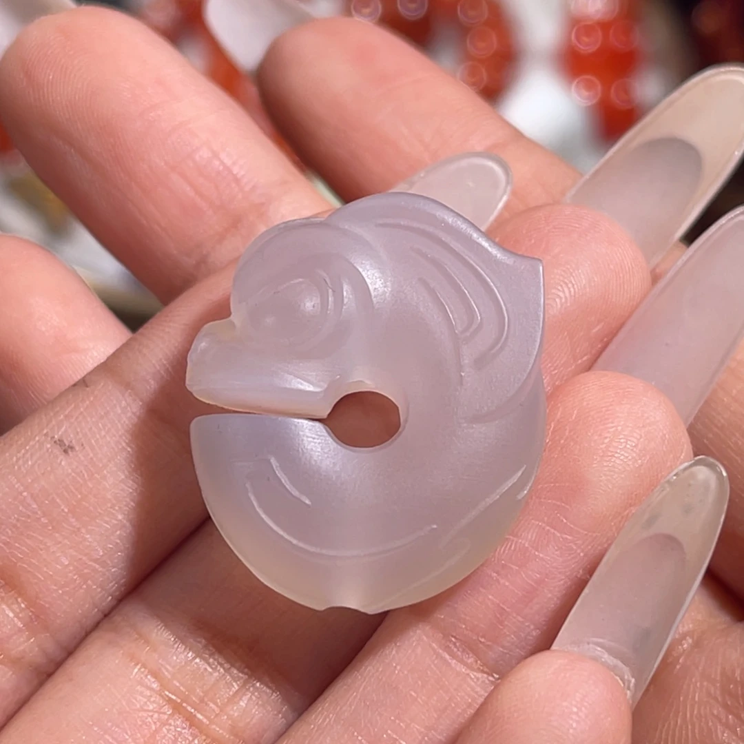 玛瑙/玉髓玉猪龙 24x11m m未镶嵌