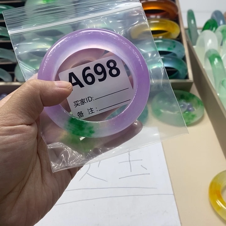 倾***笑玉时尚飘花手镯698