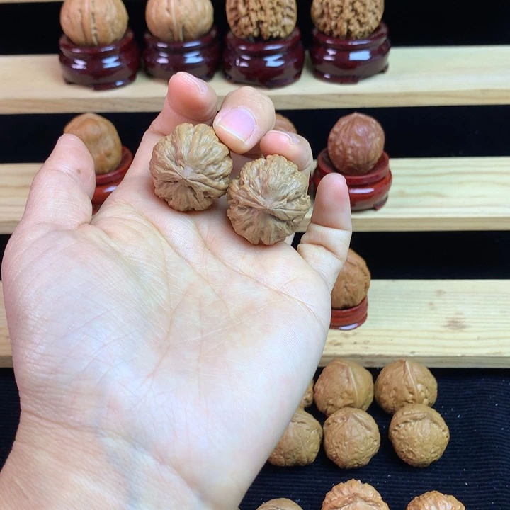 吊坠文玩核桃鹰眼石