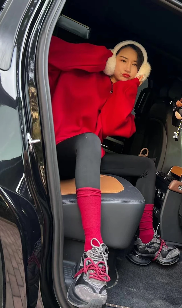 【GAO GAO】冬季加厚圆领时尚百搭纯色一体绒卫衣