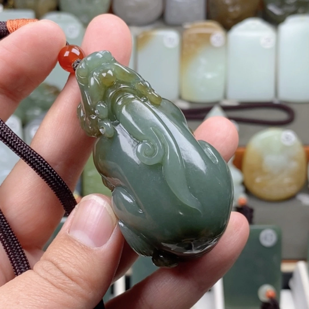 和田玉（糖玉）未镶嵌颈饰