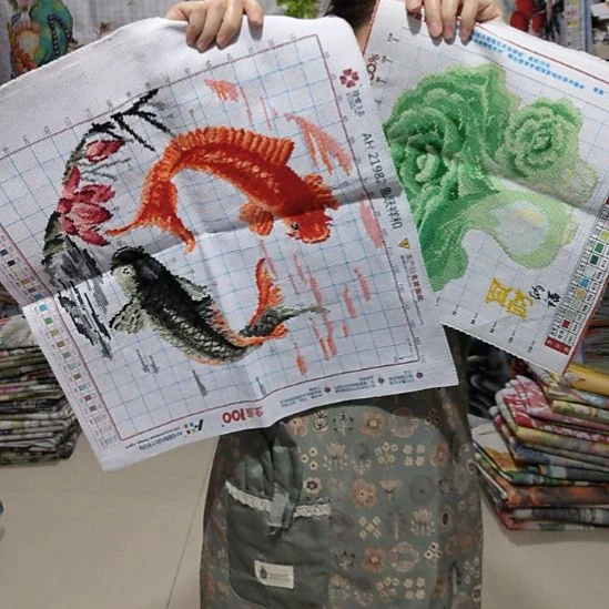 棉纯手工绣好的十字绣成品白菜和鱼