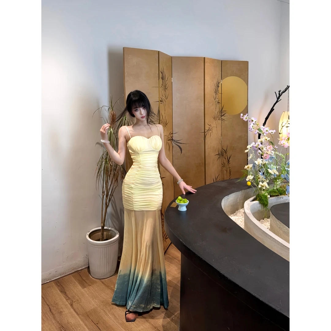 性感纯欲辣妹带胸垫网纱渐变连衣裙女包臀修身褶皱高弹力度假长裙