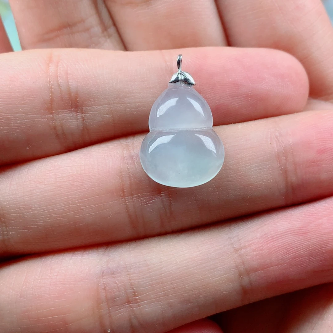 翡翠18K金镶嵌颈饰葫芦