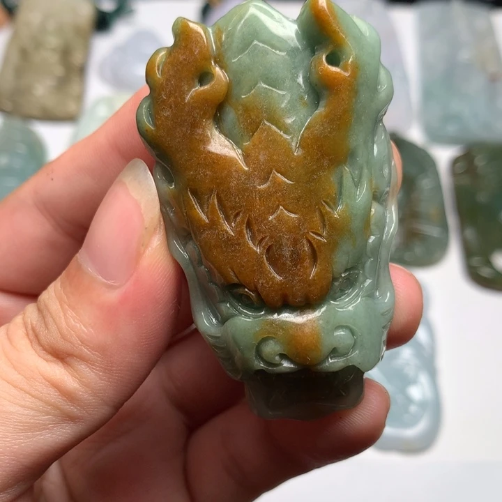 翡翠未镶嵌颈饰龙头24