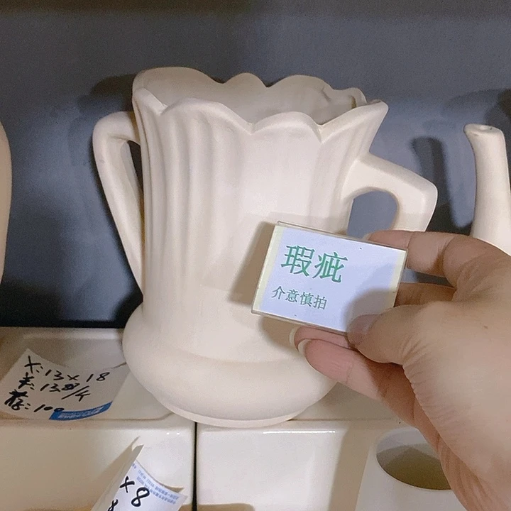 摆件多肉瑕疵盆有孔。